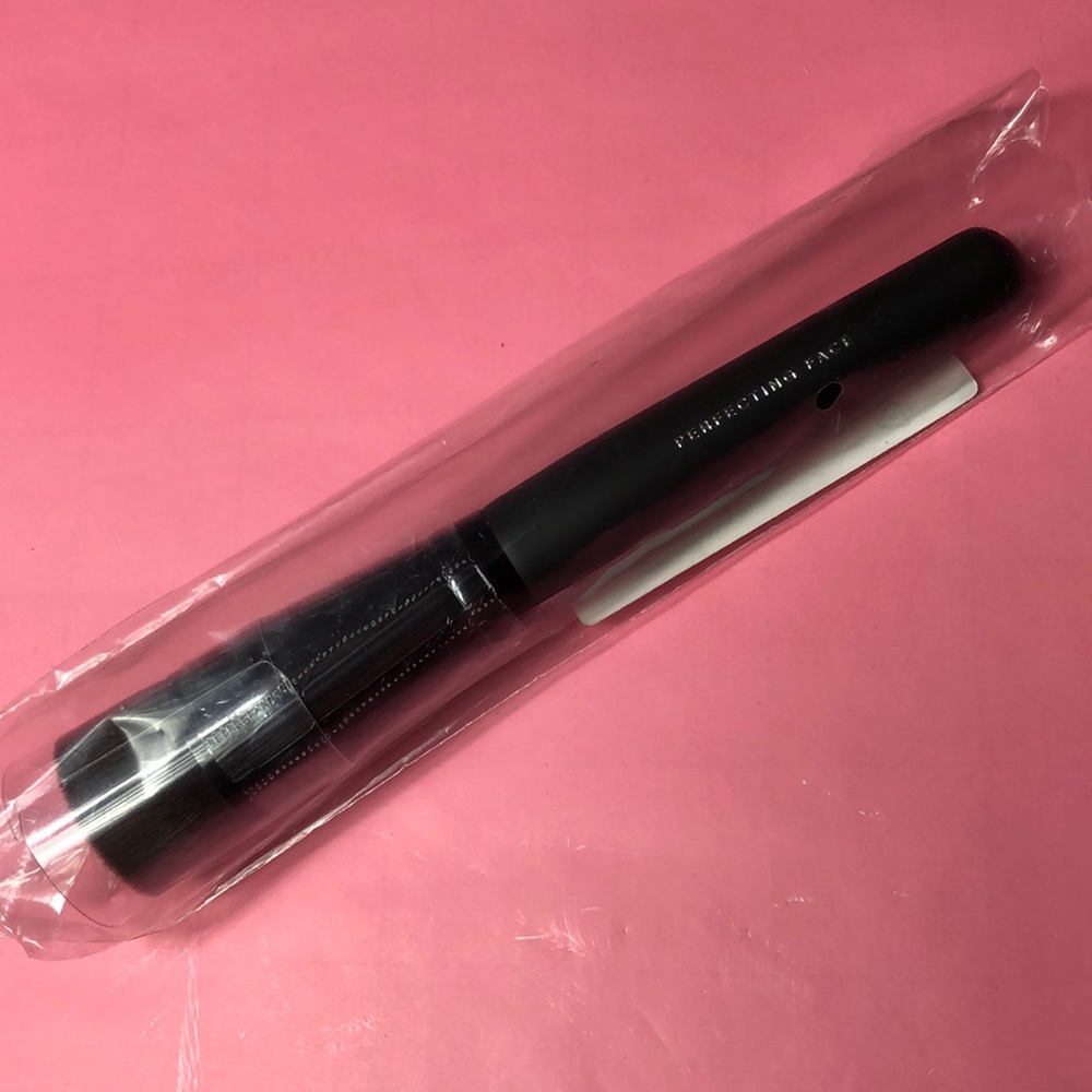 🆕Perfecting Face Brush - Picture 1 of 3
